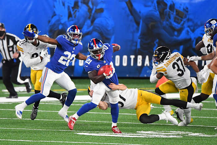 Sep 14, 2020; East Rutherford, New Jersey, USA; New York Giants free safety Jabrill Peppers (21) runs the ball after a punt against the Pittsburgh Steelers during the second quarter at MetLife Stadium.